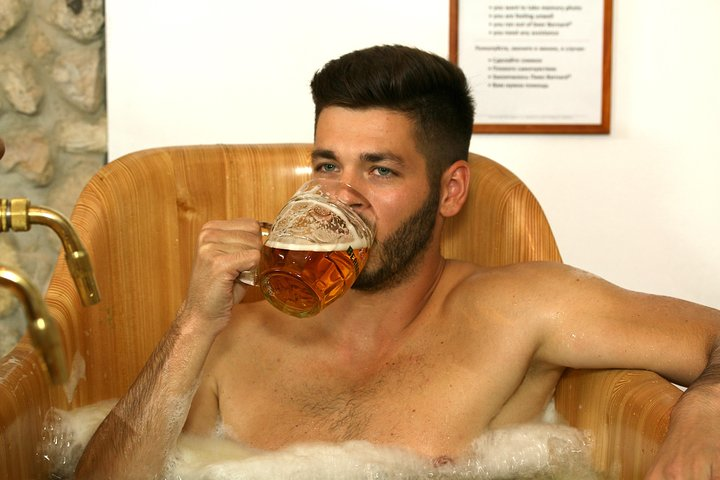 Beer Bath with Unlimited beer! - Photo 1 of 8